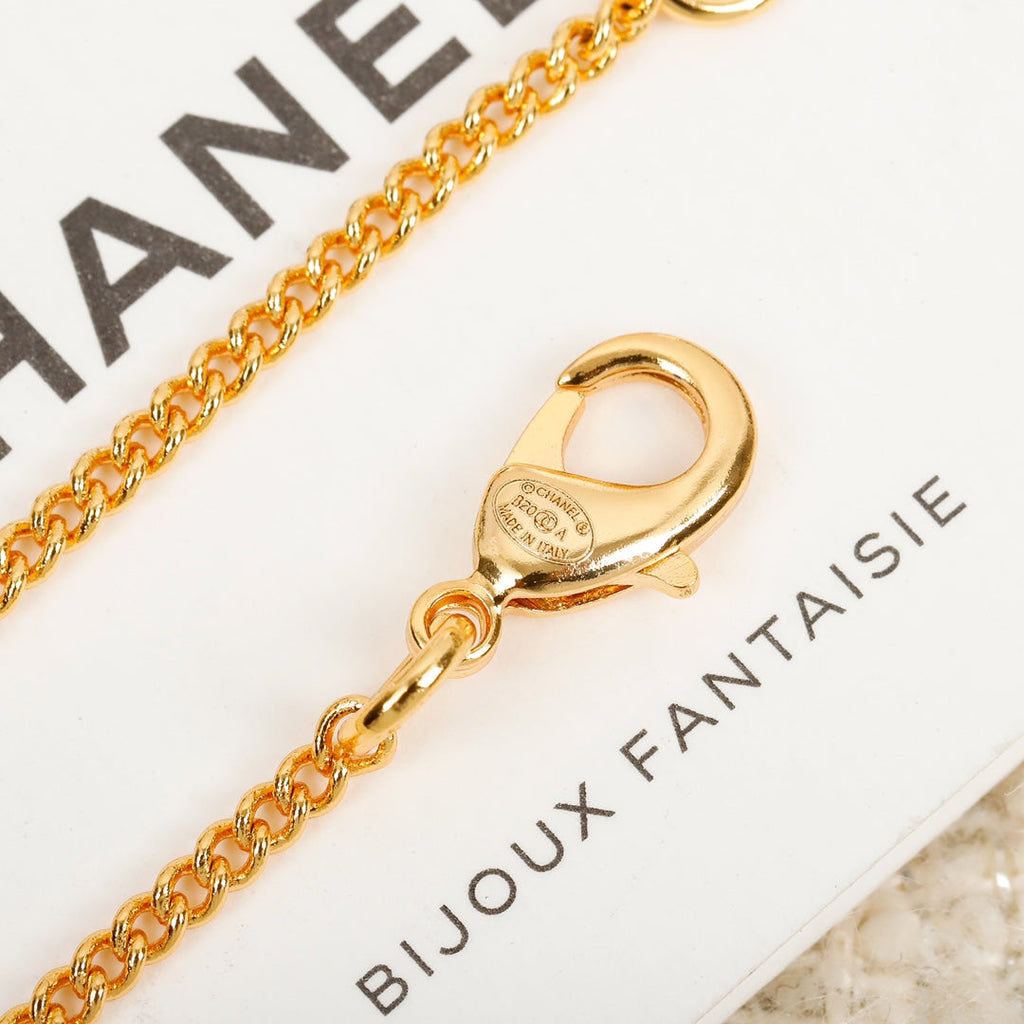 Chanel Vintage 18K Gold Necklace product image 6, provided for visual reference and product detail review
