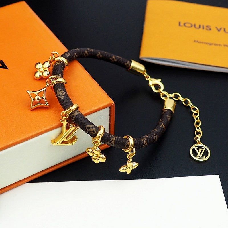 Louis Vuitton Blooming 18K Gold Bracelet product image 4, provided for visual reference and product detail review