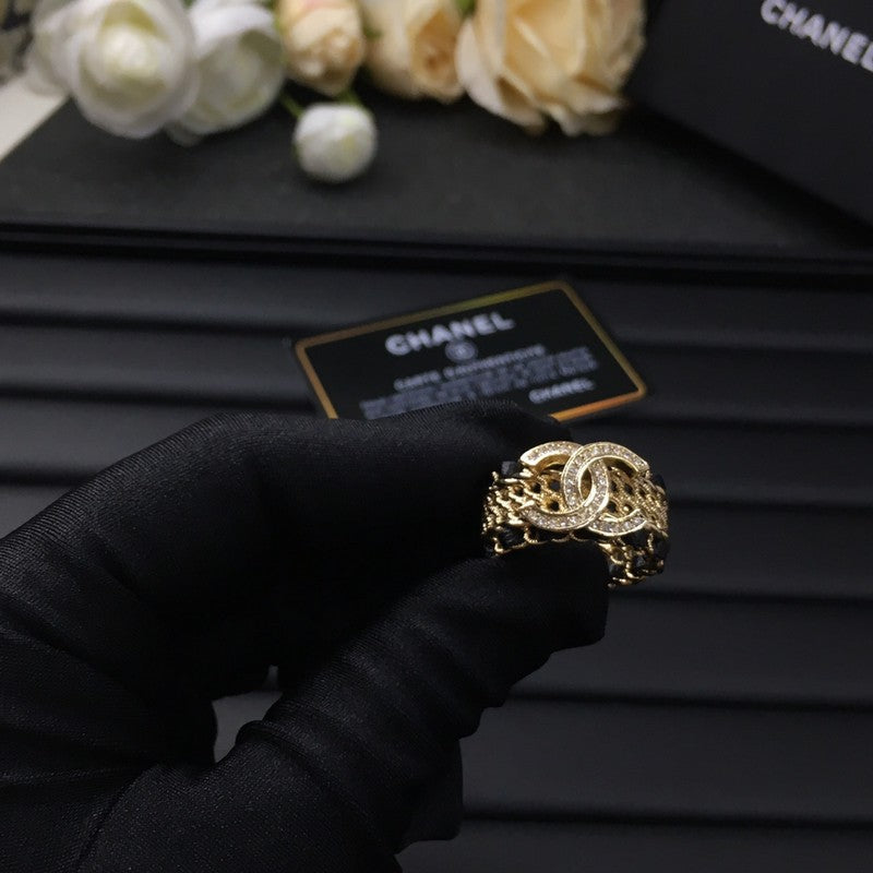 Chanel Strass Diamond 18K Gold Ring product image 5, provided for visual reference and product detail review