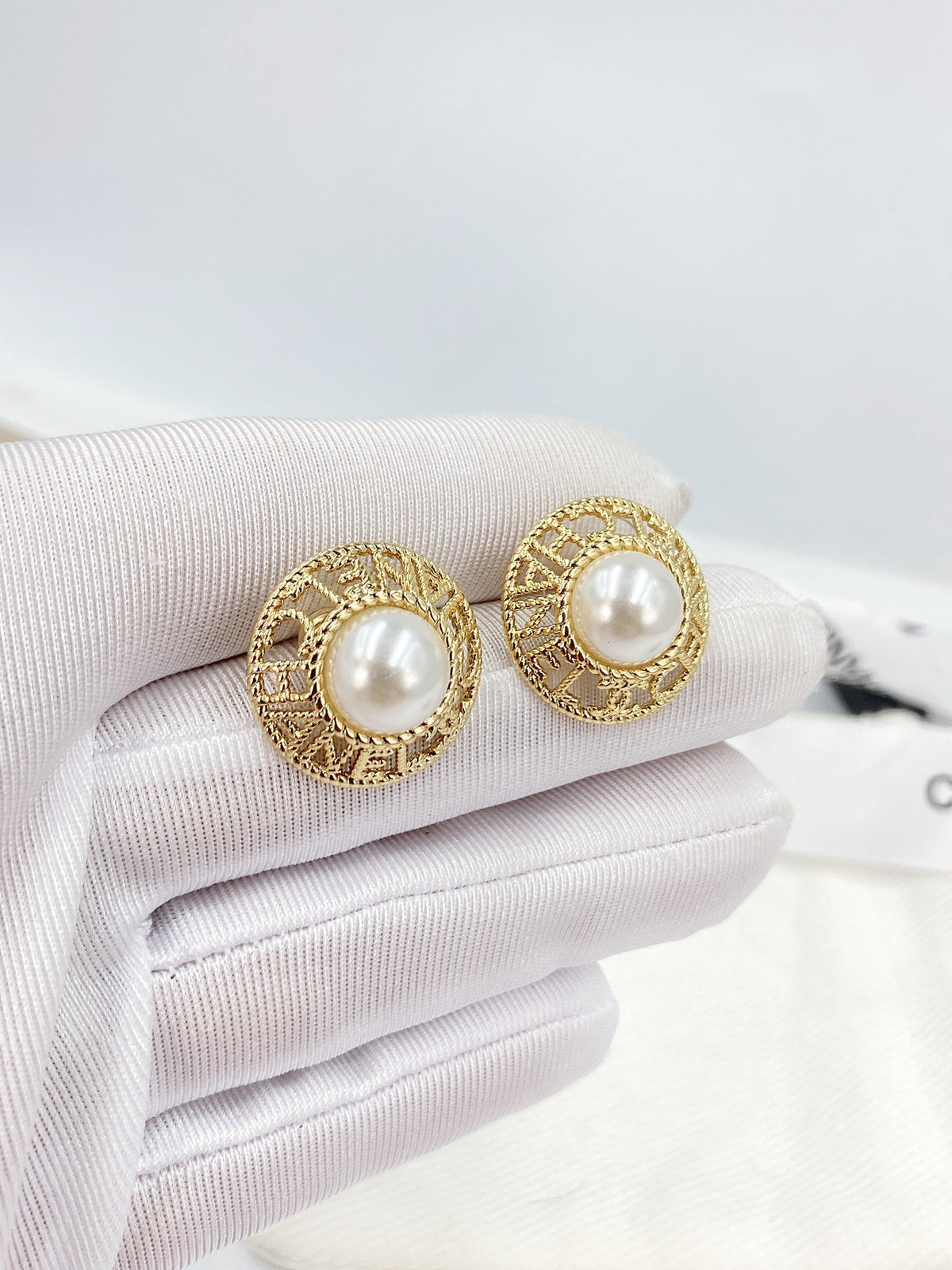 Chanel Pearl Round 18K Gold Earrings product image 6, provided for visual reference and product detail review