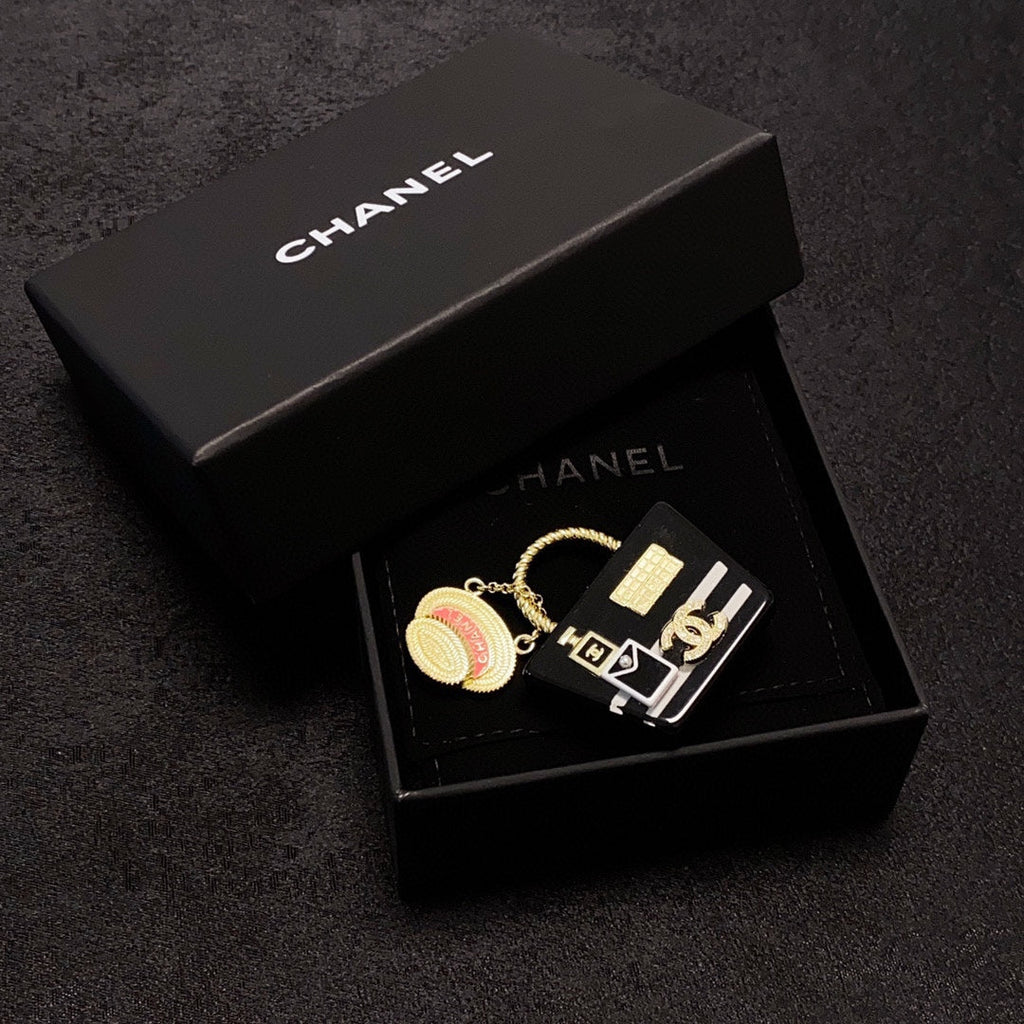 Chanel Bag 18K Gold Brooch product image 6, provided for visual reference and product detail review