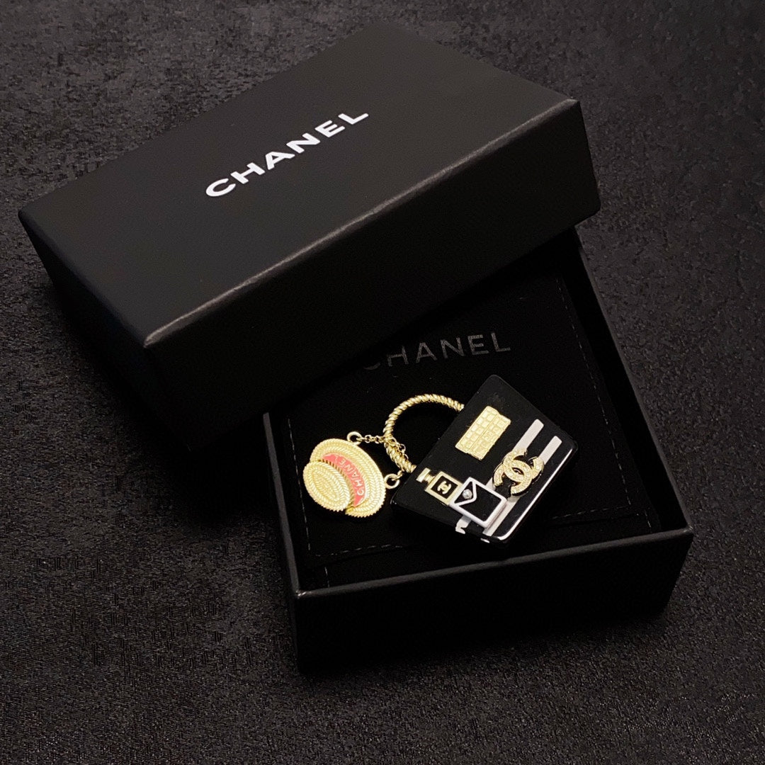 Chanel Bag 18K Gold Brooch product image 6, provided for visual reference and product detail review