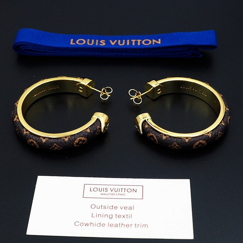 Louis Vuitton Signature 18K Gold Earrings product image 8, provided for visual reference and product detail review