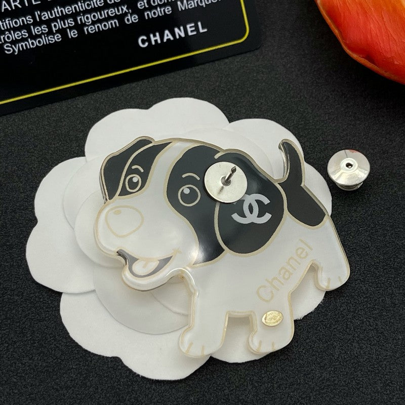 Chanel Dog 18K Gold Brooch product image 6, provided for visual reference and product detail review