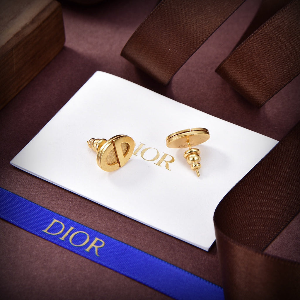 Dior Forever 18K Gold Earrings product image 5, provided for visual reference and product detail review
