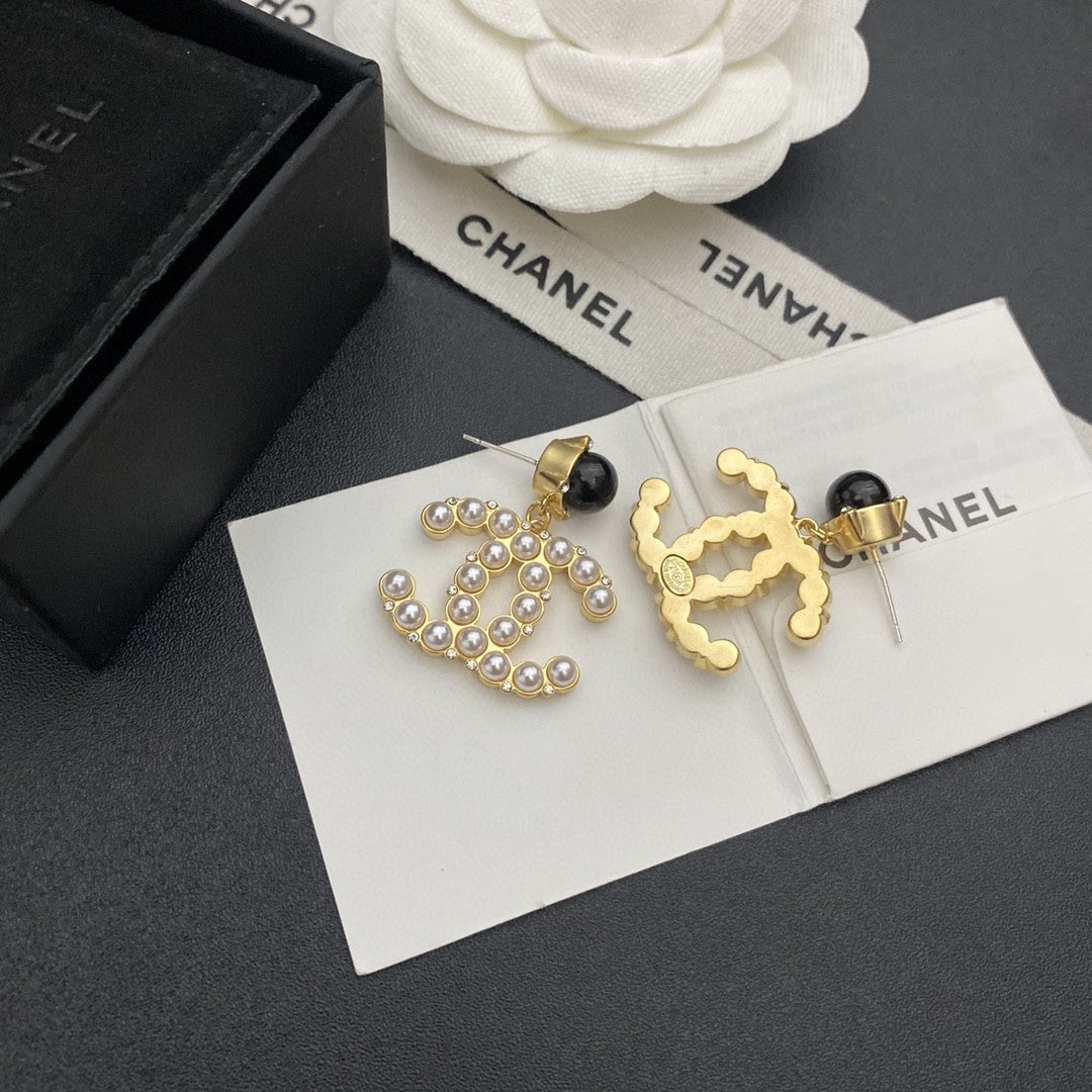 Chanel Pearl Pendant 18K Gold Earrings product image 6, provided for visual reference and product detail review