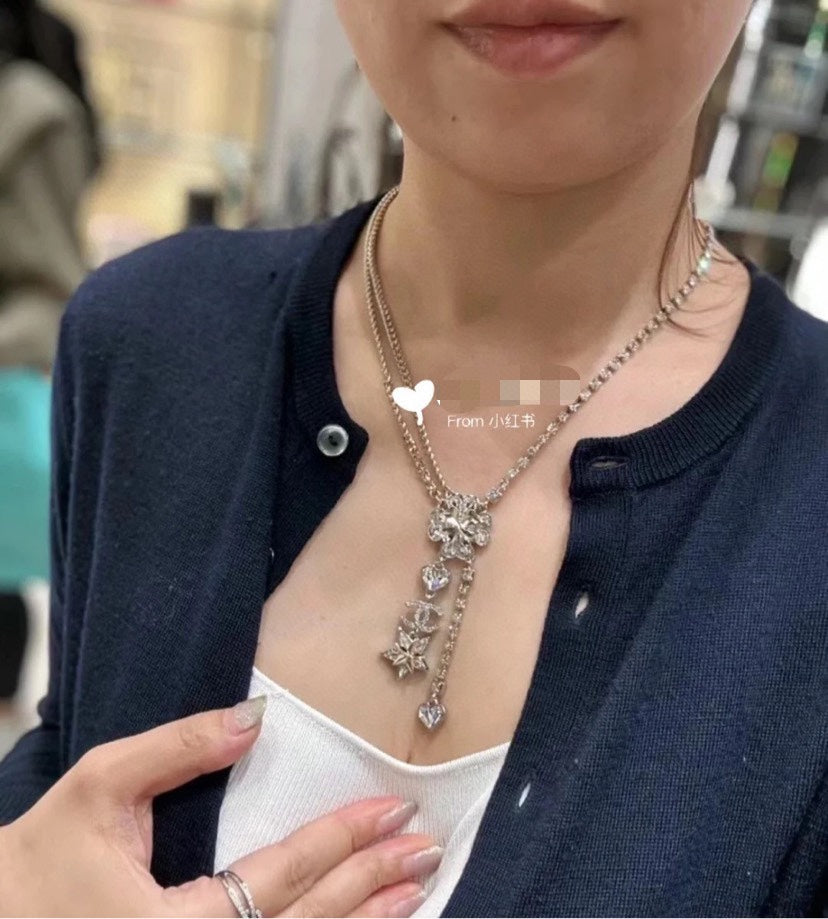 Chanel Heart Crystals Chain 18K Gold Necklace product image 5, provided for visual reference and product detail review