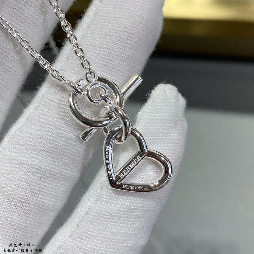 Hermes Cache-coeur Amulette Pendant 18K Gold Necklace product image 6, provided for visual reference and product detail