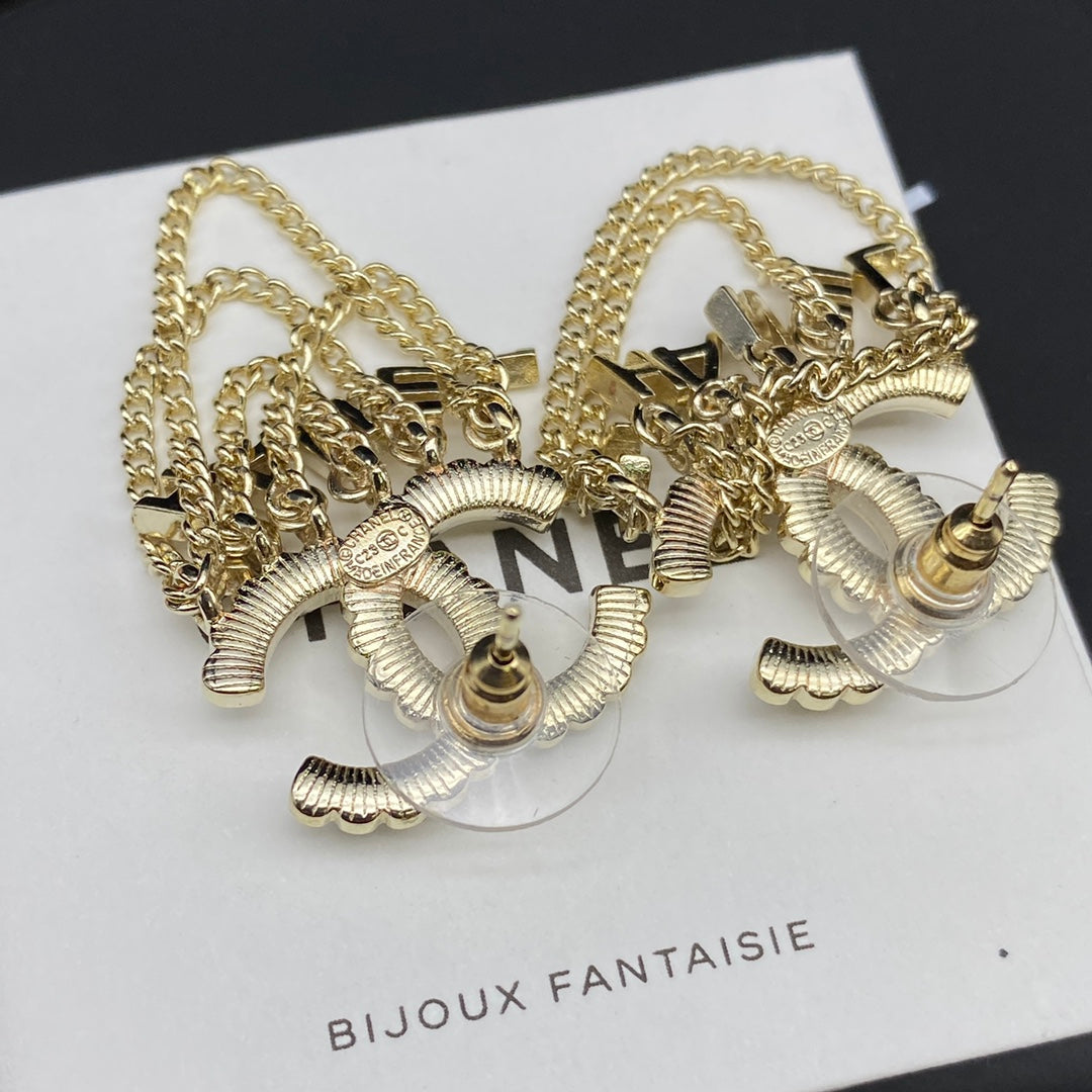 Chanel Pearl Chain Link 18K Gold Earrings product image 6, provided for visual reference and product detail review
