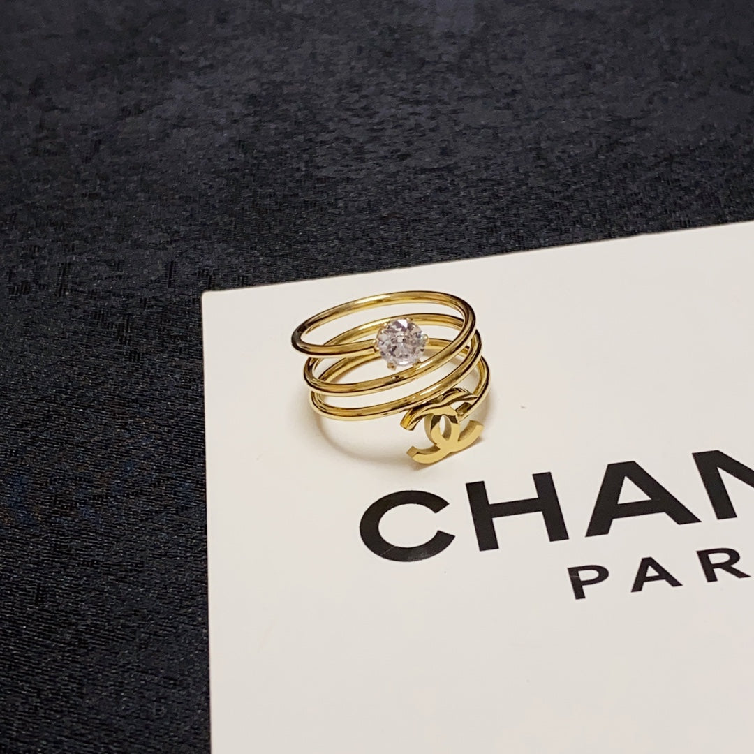 Chanel Vintage Pearl 18K Gold Ring product image 7, provided for visual reference and product detail review