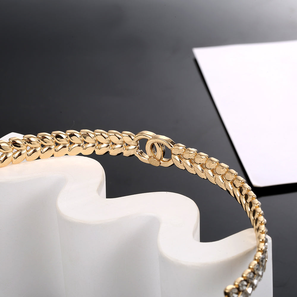Chanel Diamonds Choker 18K Gold Necklace product image 6, provided for visual reference and product detail review