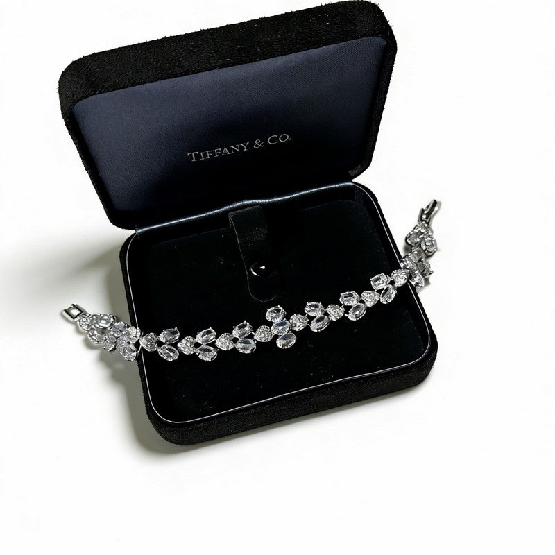 Tiffany Return to Crystal 18K Gold Bracelet product image 4, provided for visual reference and product detail review