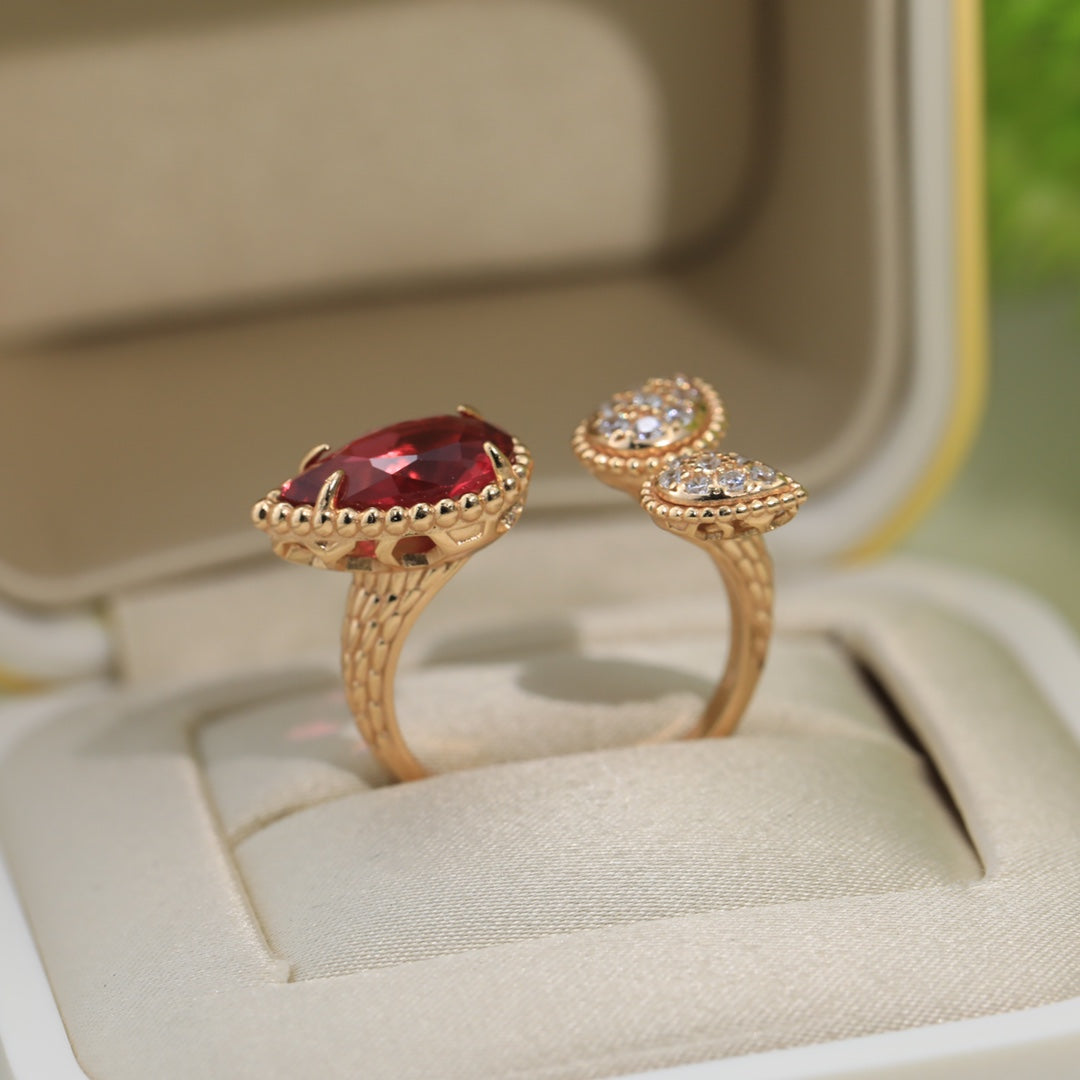 Serpent Boh ̈ ̈me Diamonds 18K Gold Ring product image 24, provided for visual reference and product detail review