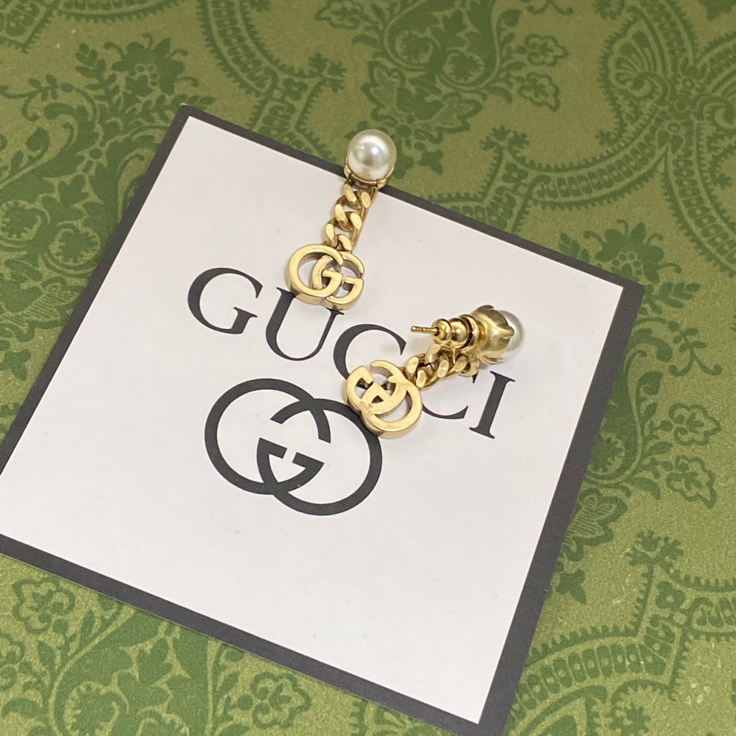 Gucci Double Chain 18K Gold Earrings product image 2, provided for visual reference and product detail review