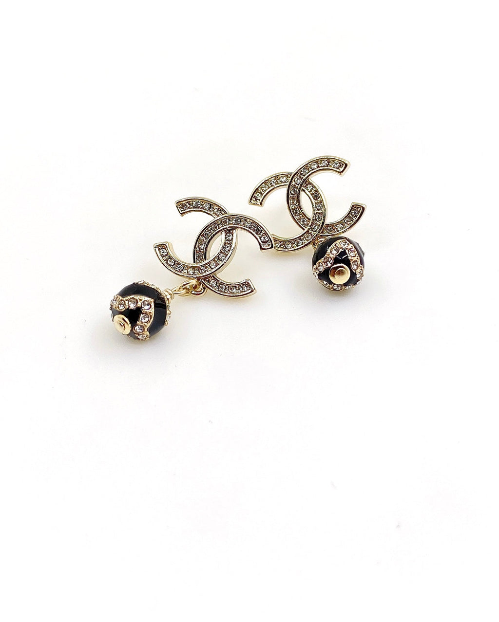 Chanel Pearl Pendant 18K Gold Earrings product image 7, provided for visual reference and product detail review