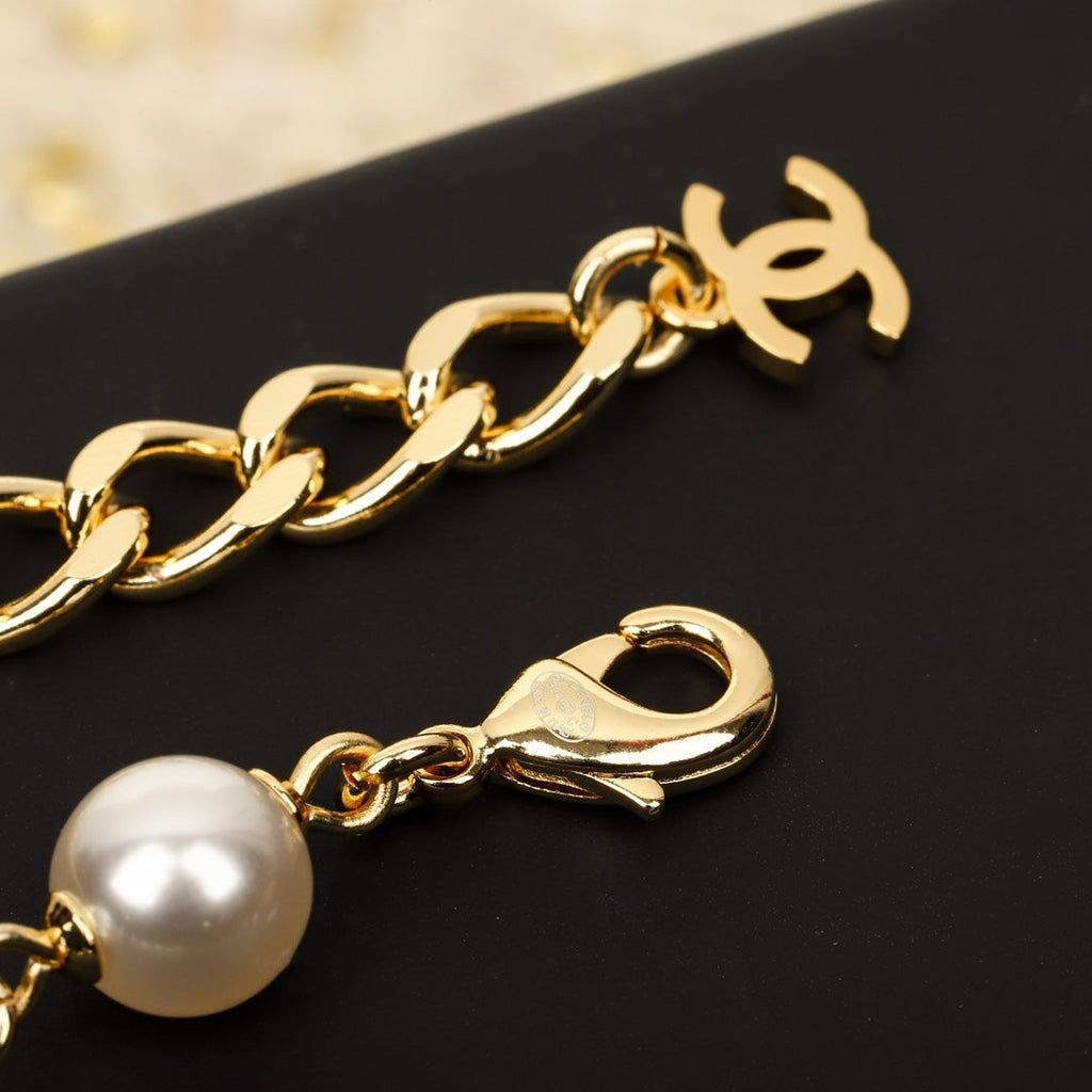 Chanel Black Pearls 18K Gold Necklace product image 5, provided for visual reference and product detail review