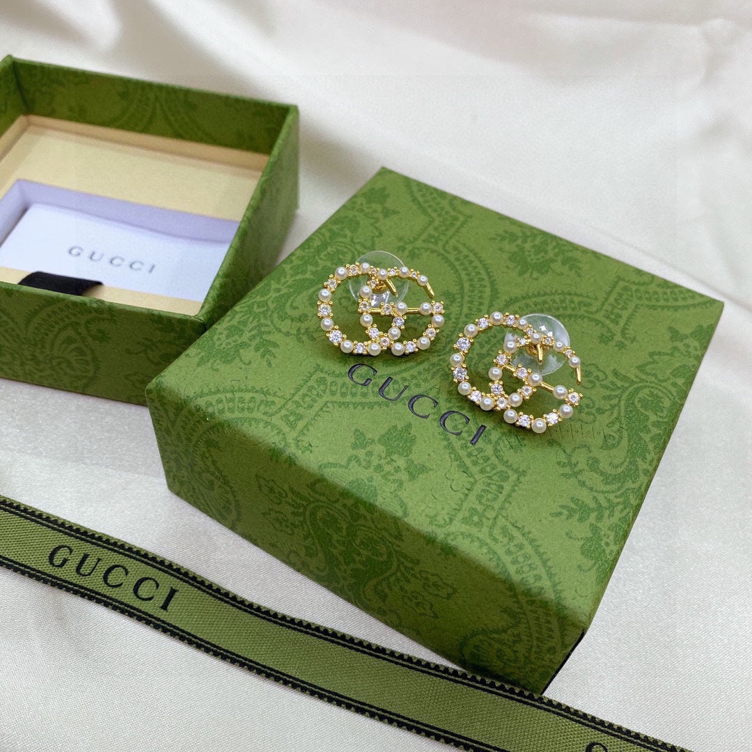 Gucci Double Pearls 18K Gold Earrings product image 6, provided for visual reference and product detail review