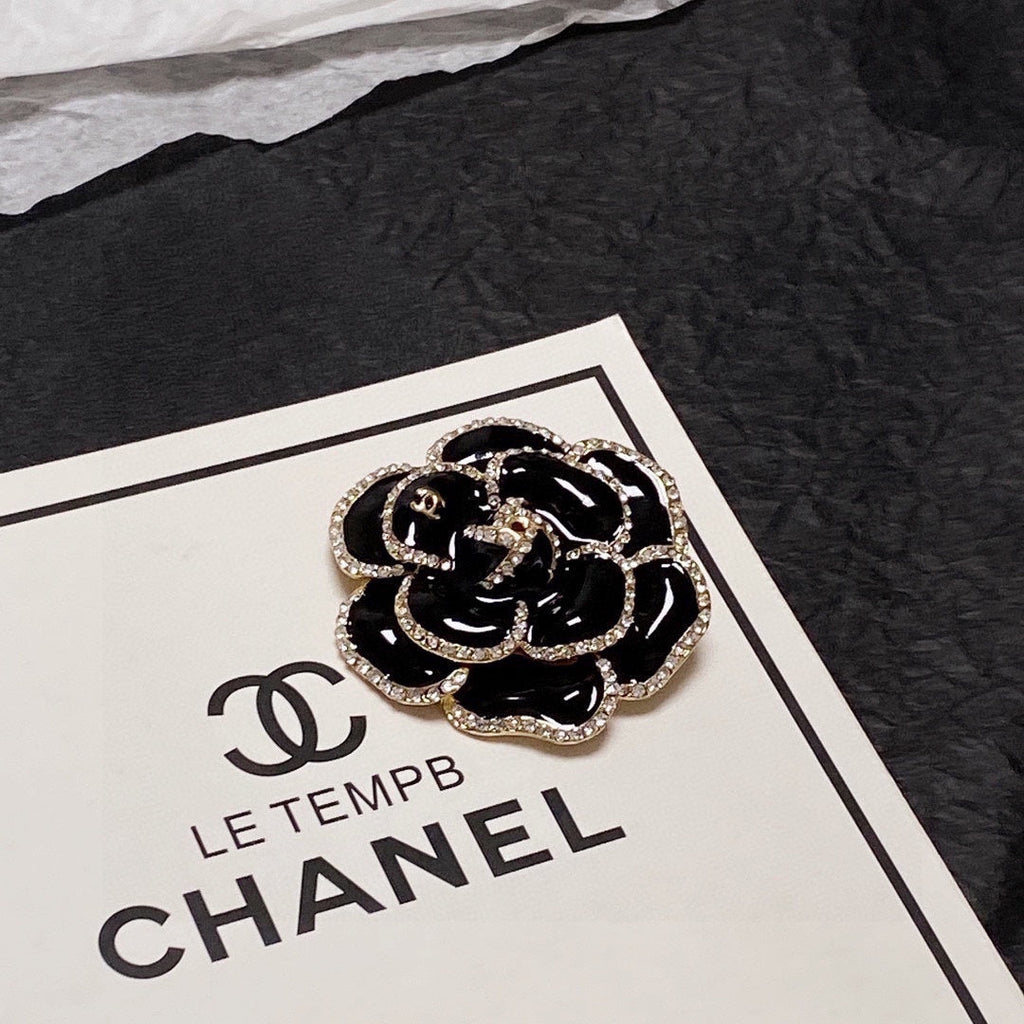 Chanel Black Flower 18K Gold Brooch product image 6, provided for visual reference and product detail review
