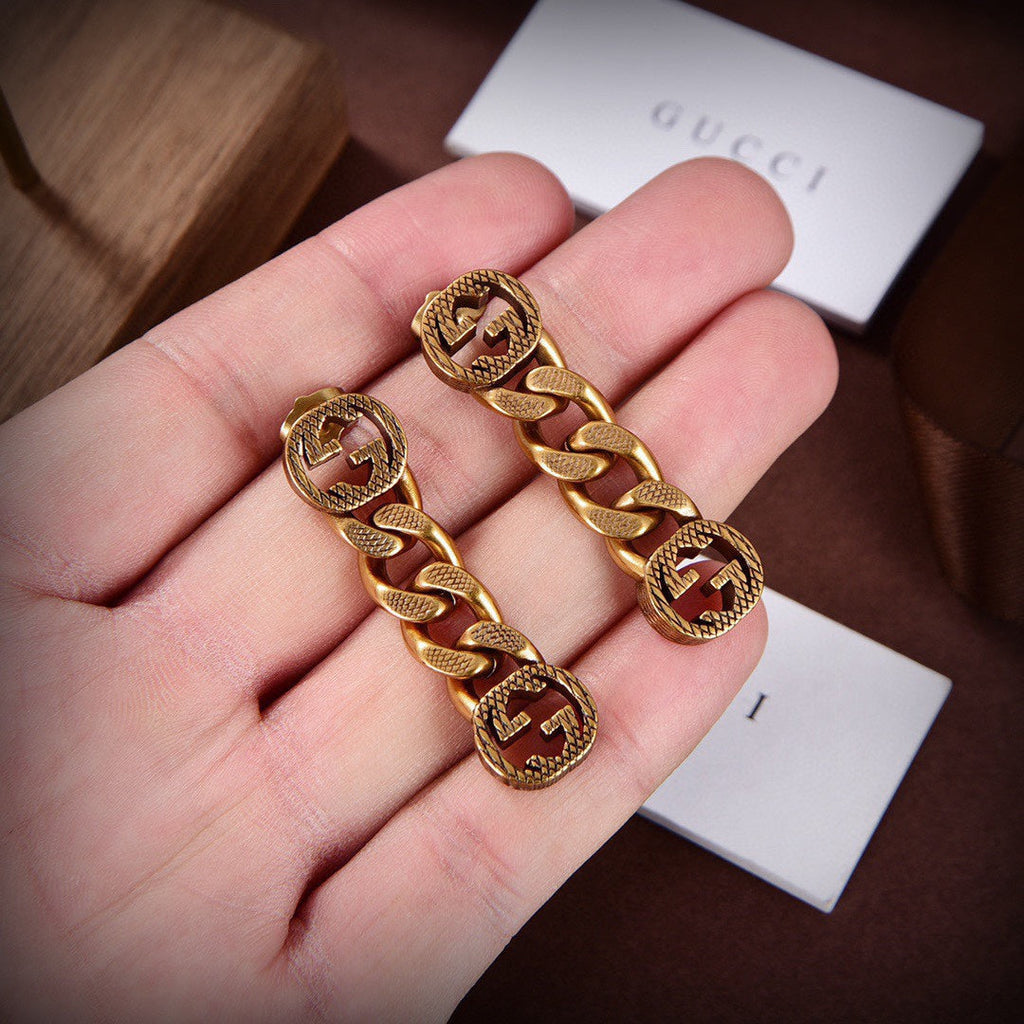 Gucci Double Chain 18K Gold Earrings product image 2, provided for visual reference and product detail review