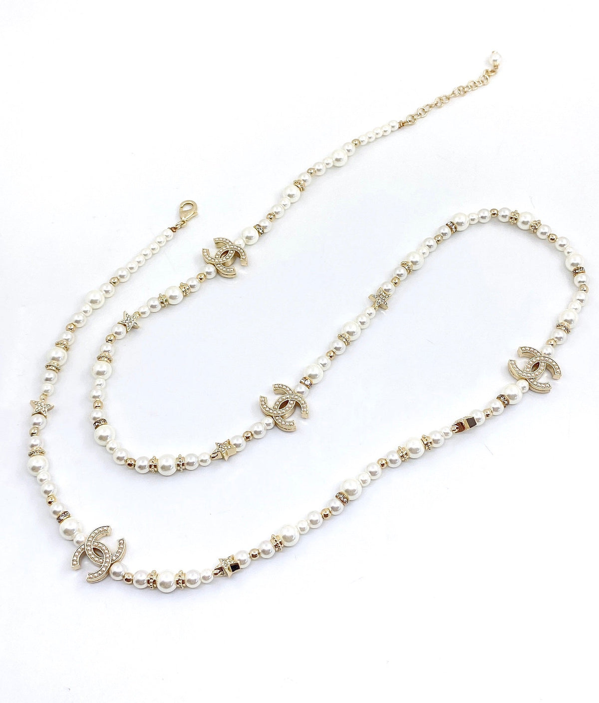 Chanel Pearls 18K Gold Necklace product image 6, provided for visual reference and product detail review