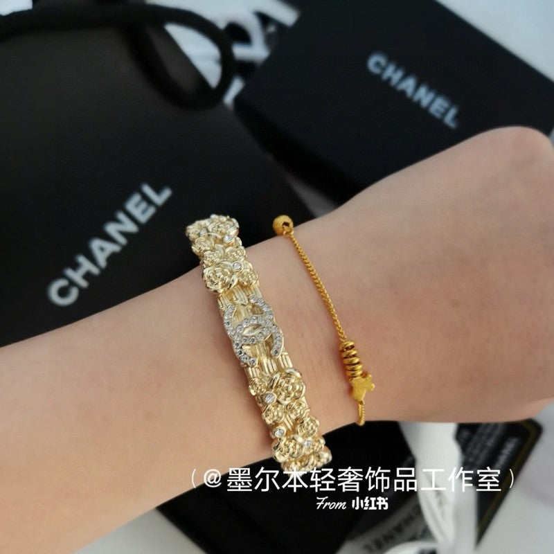 Chanel Flower Diamond Cuff 18K Gold Bracelet product image 7, provided for visual reference and product detail review