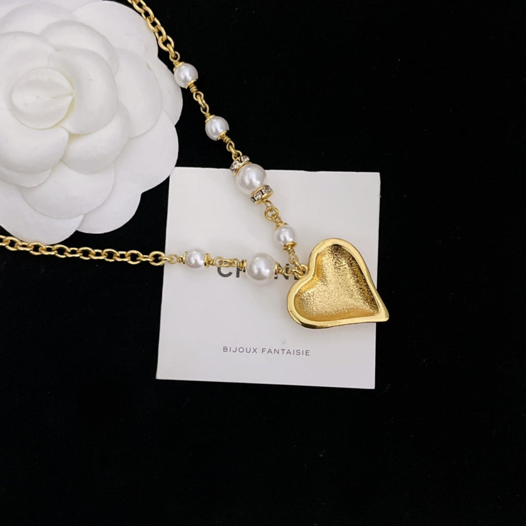 Chanel Pearls Chain 18K Gold Necklace product image 9, provided for visual reference and product detail review