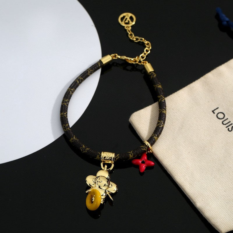 Louis Vuitton Circle 18K Gold Bracelet product image 6, provided for visual reference and product detail review