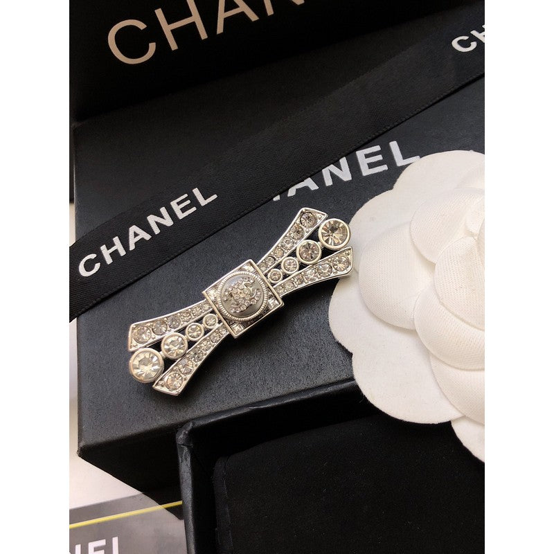 Chanel Bow Tie Diamond 18K Gold Brooch product image 6, provided for visual reference and product detail review