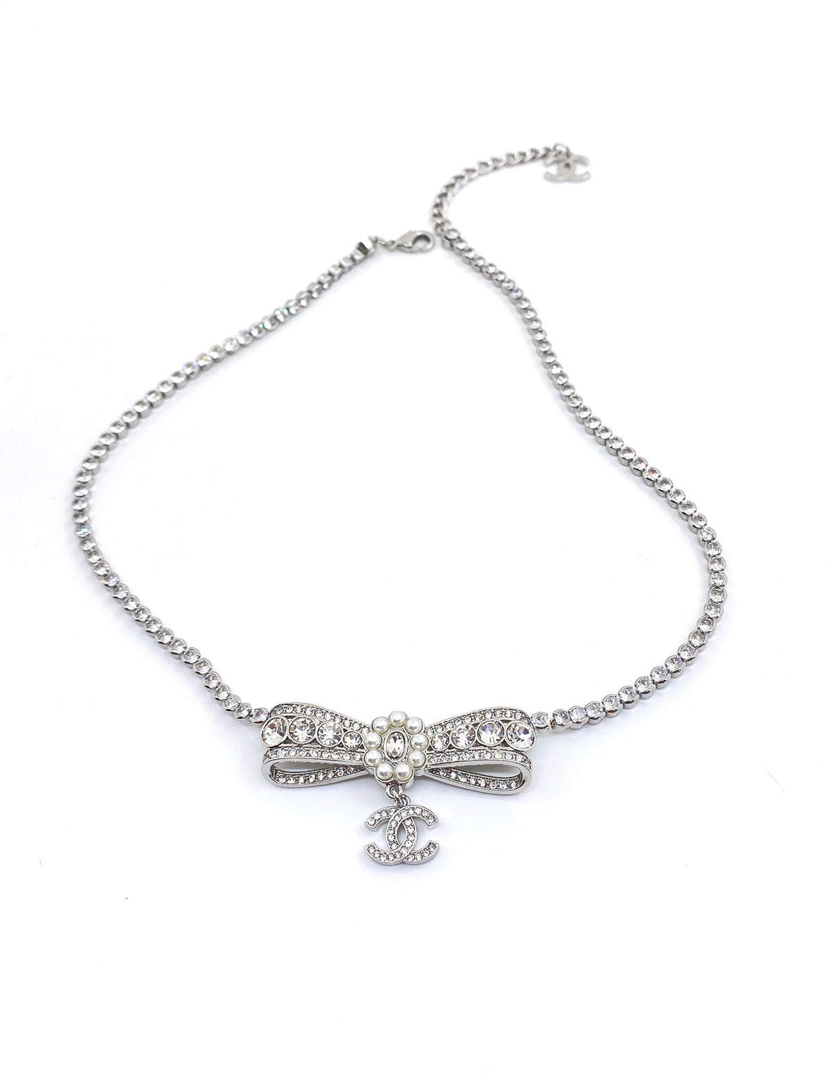 Chanel Diamonds Bow Tie 18K Gold Necklace product image 6, provided for visual reference and product detail review