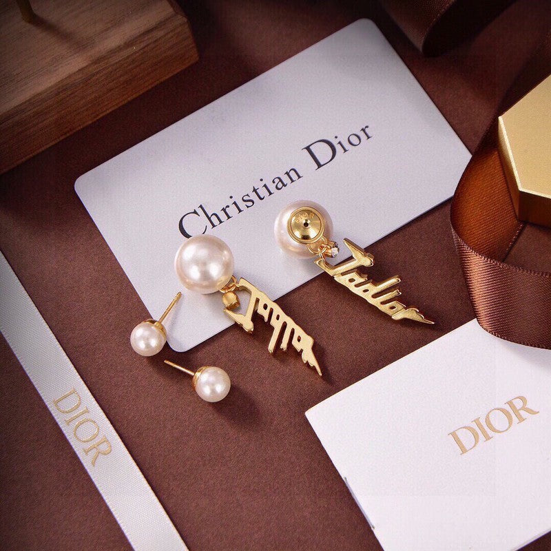 Dior Tribales Vintage 18K Gold Earrings product image 8, provided for visual reference and product detail review