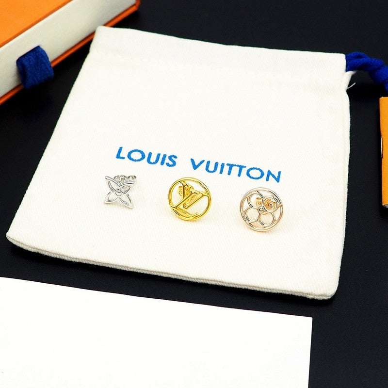 Louis Vuitton Lace 18K Gold Earrings product image 7, provided for visual reference and product detail review