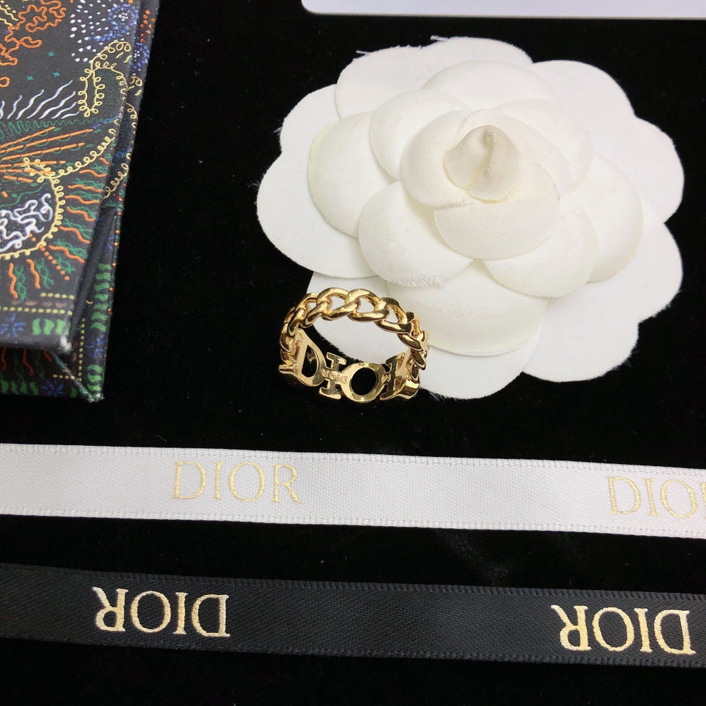Dior Revolution Chain 18K Gold Ring product image 6, provided for visual reference and product detail review