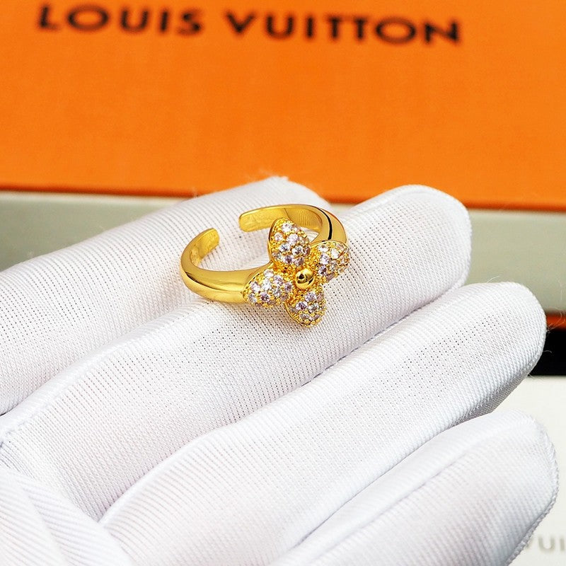 Louis Vuitton Louisa 18K Gold Ring product image 10, provided for visual reference and product detail review