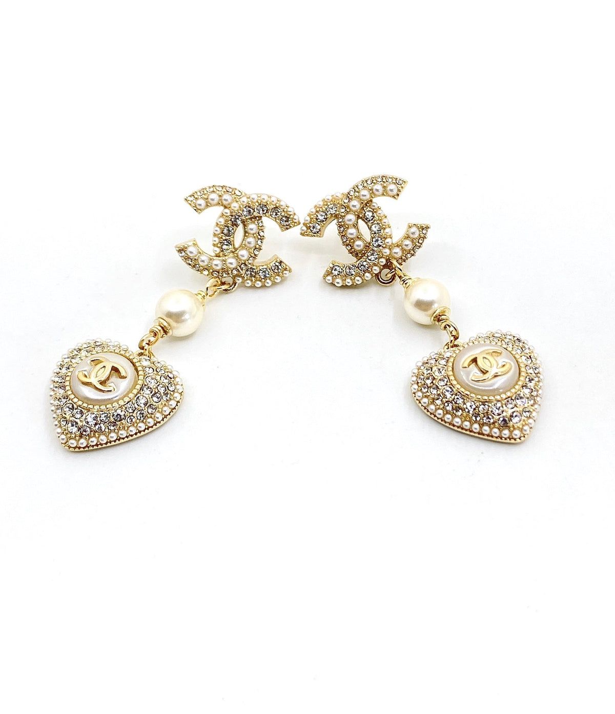Chanel Heart Drop 18K Gold Earrings product image 6, provided for visual reference and product detail review