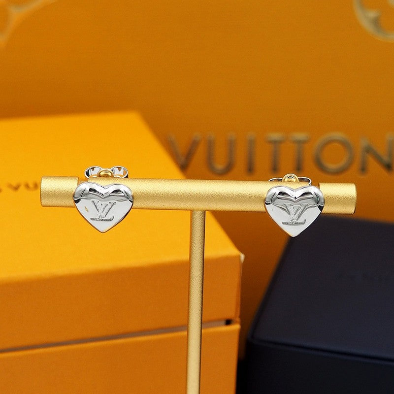 Louis Vuitton Heart 18K Gold Earrings product image 7, provided for visual reference and product detail review