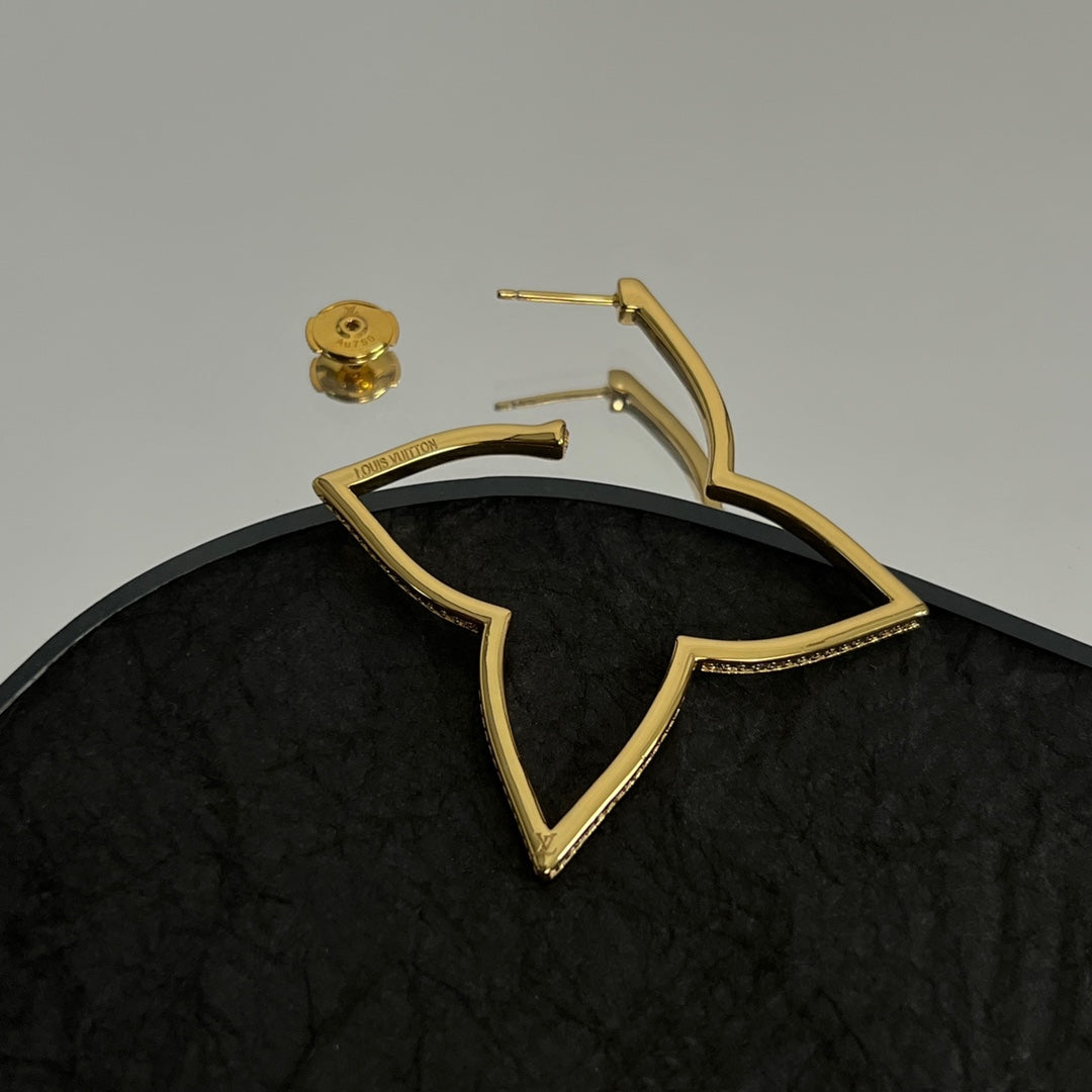 Louis Vuitton Debuts Blossom 18K Gold Earrings product image 6, provided for visual reference and product detail review