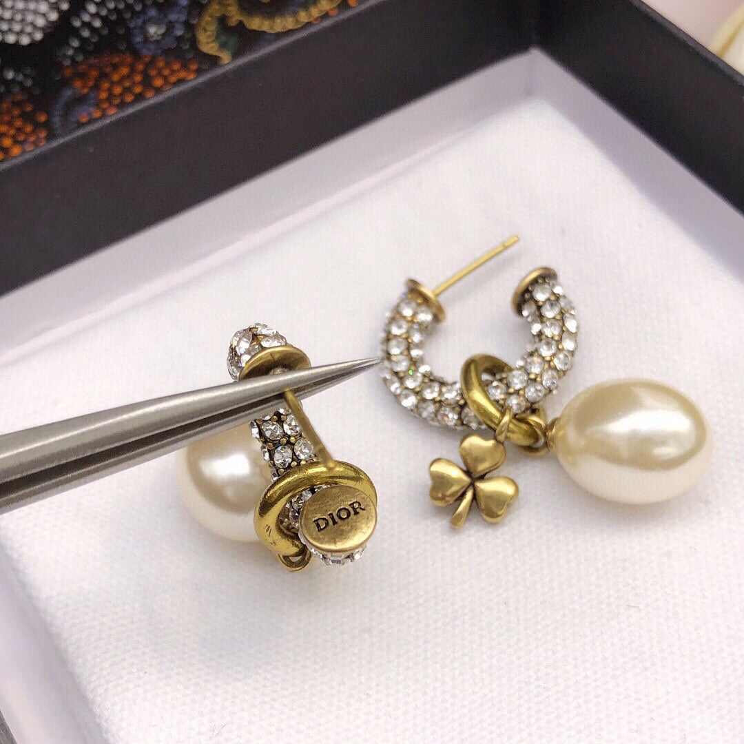 Dior March Grass Pearl Crystals 18K Gold Earrings product image 6, provided for visual reference and product detail review