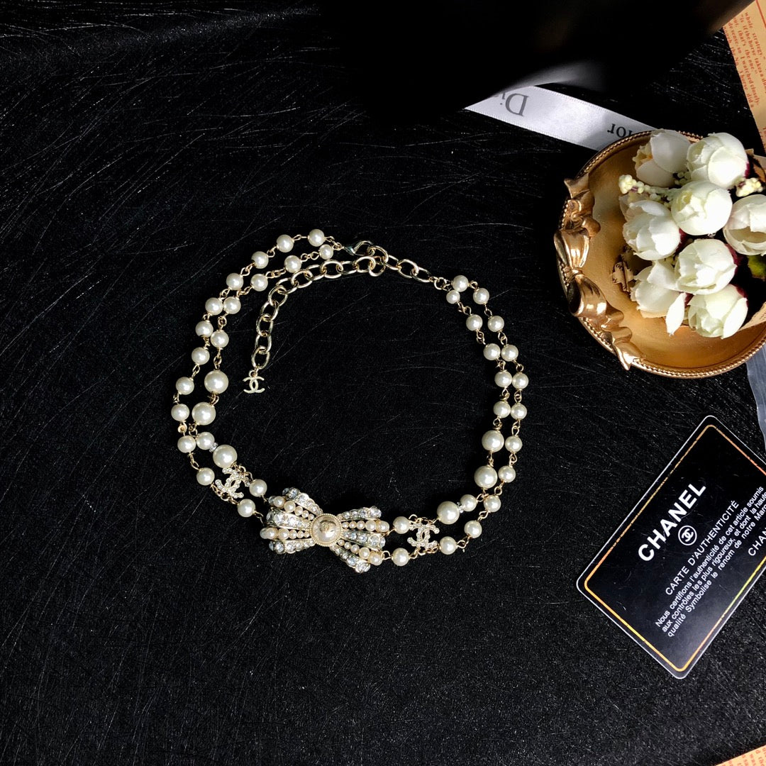 Chanel Bow Choker 18K Gold Necklace product image 8, provided for visual reference and product detail review