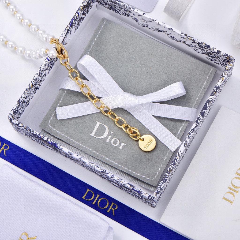 Dior Jardin Enchante 18K Gold Necklace product image 7, provided for visual reference and product detail review