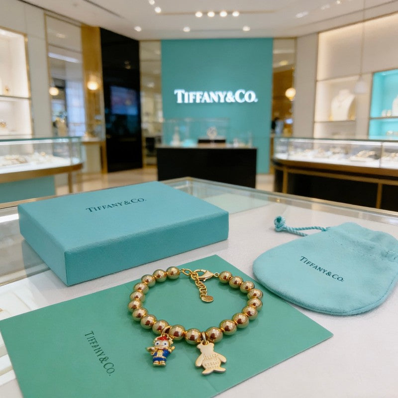 Tiffany Return to Tag Gold 18K Gold Bracelet product image 5, provided for visual reference and product detail review