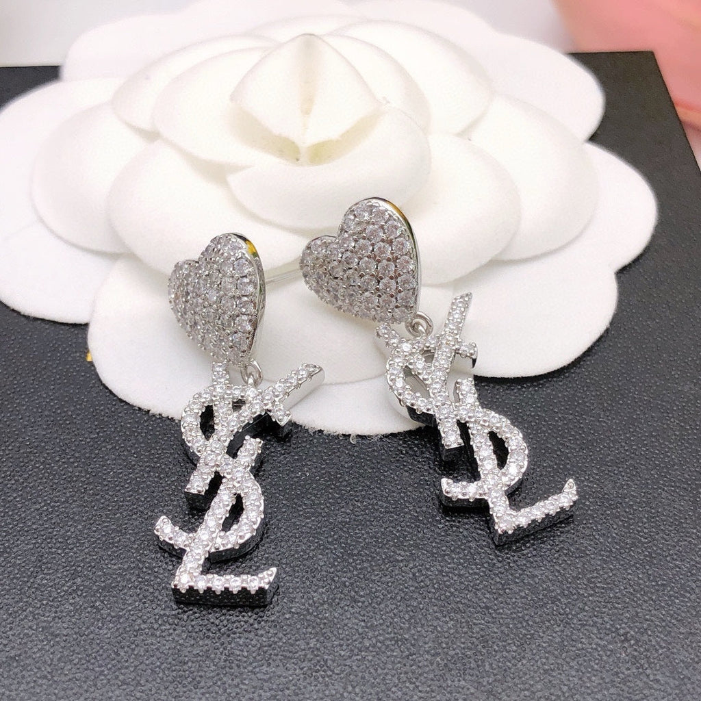 YSL Heart Diamonds 18K Gold Earrings product image 7, provided for visual reference and product detail review