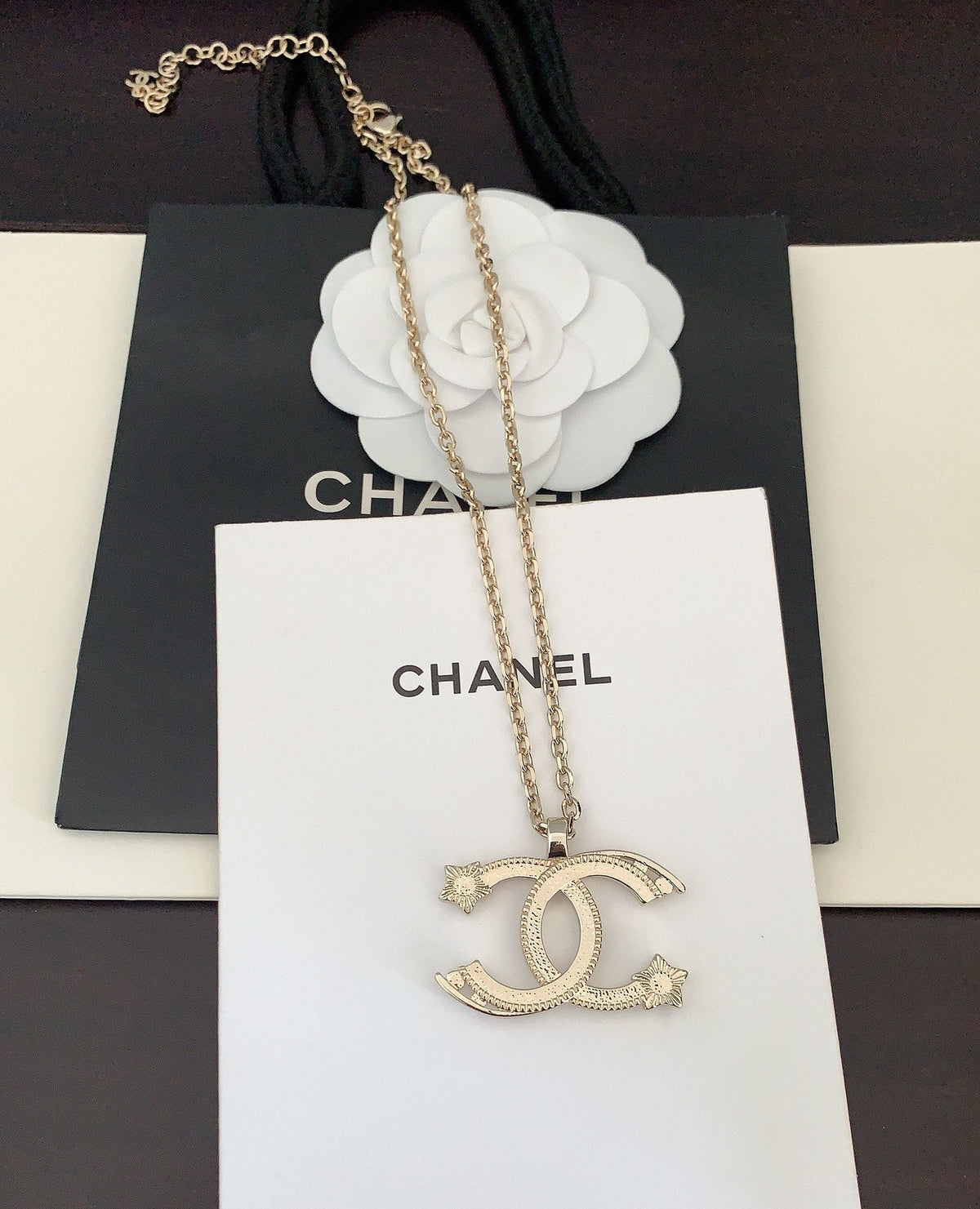 Chanel Star Choker 18K Gold Necklace product image 5, provided for visual reference and product detail review