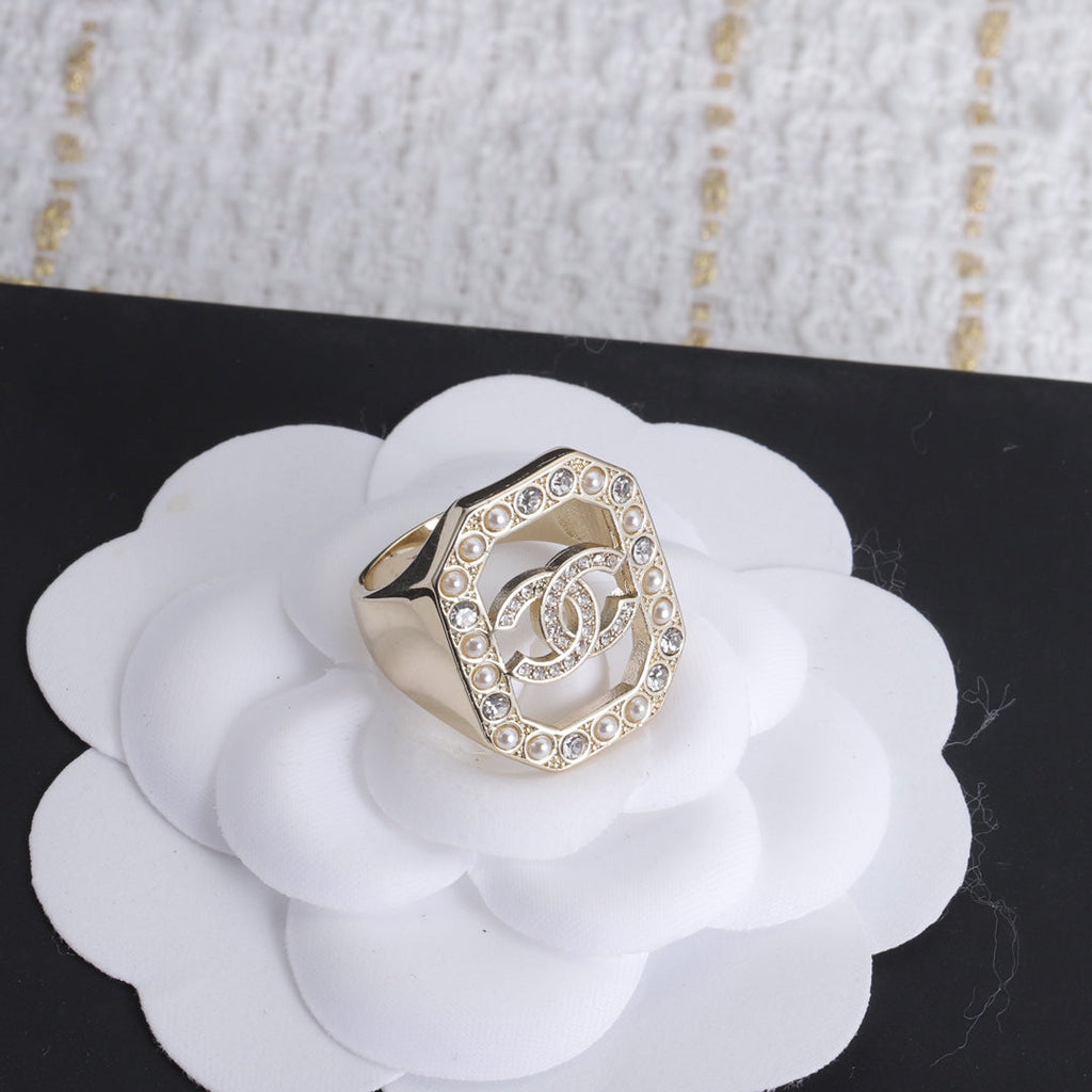 Chanel Diamonds 18K Gold Ring product image 4, provided for visual reference and product detail review