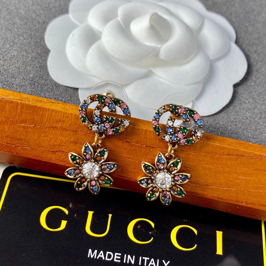 Gucci Double Flower Pendant 18K Gold Earrings product image 8, provided for visual reference and product detail review