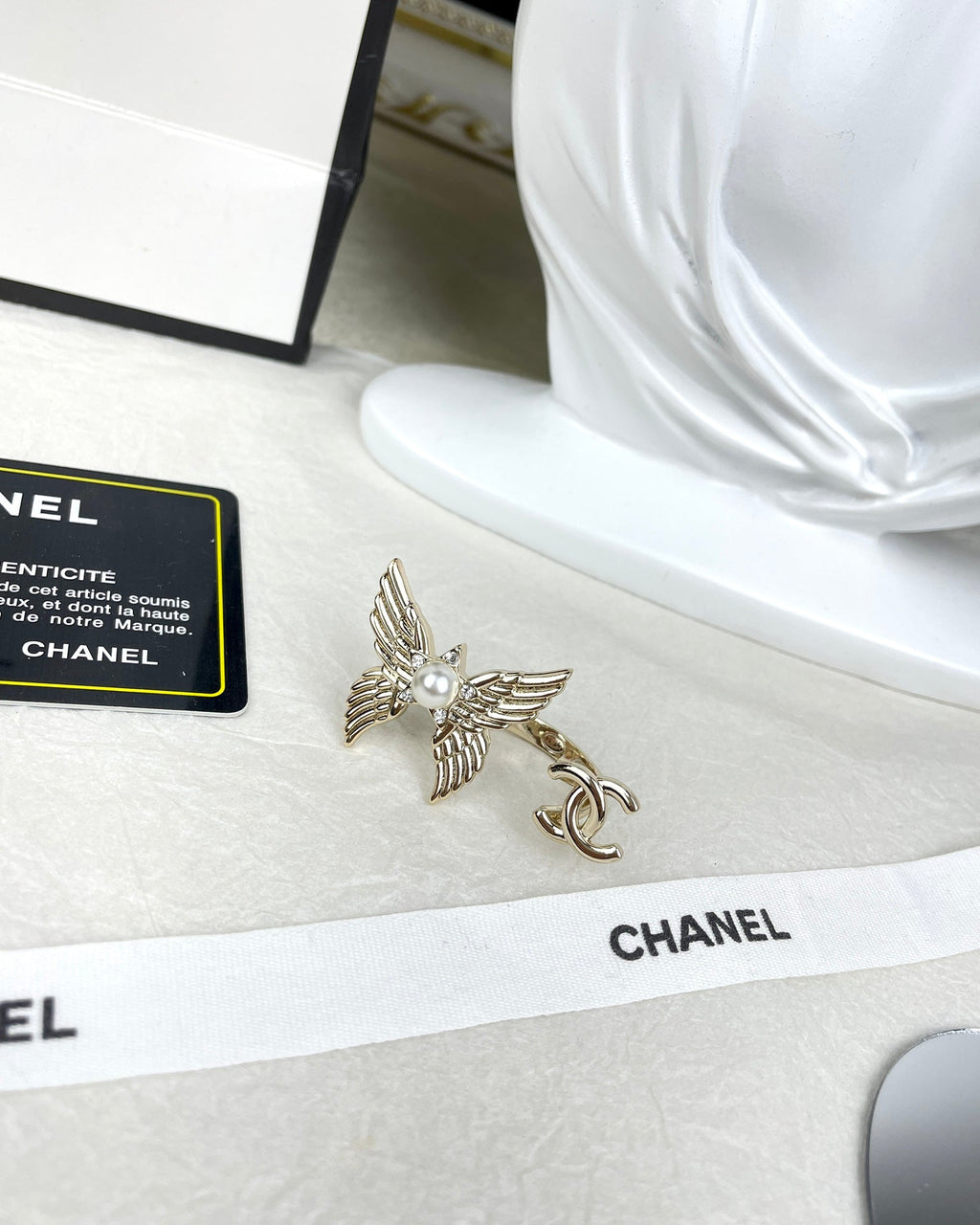 Chanel Butterfly Open 18K Gold Ring product image 6, provided for visual reference and product detail review