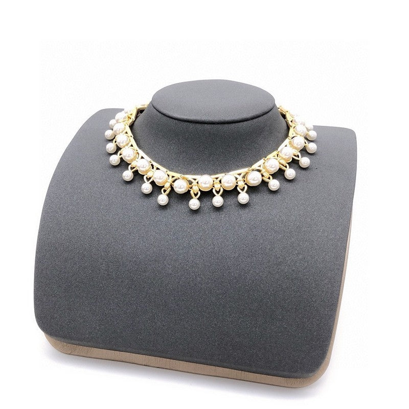 Dior 30 Montaigne Pearl 18K Gold Necklace product image 2, provided for visual reference and product detail review