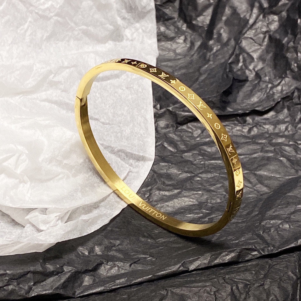 Louis Vuitton Vintage 18K Gold Bracelet product image 7, provided for visual reference and product detail review