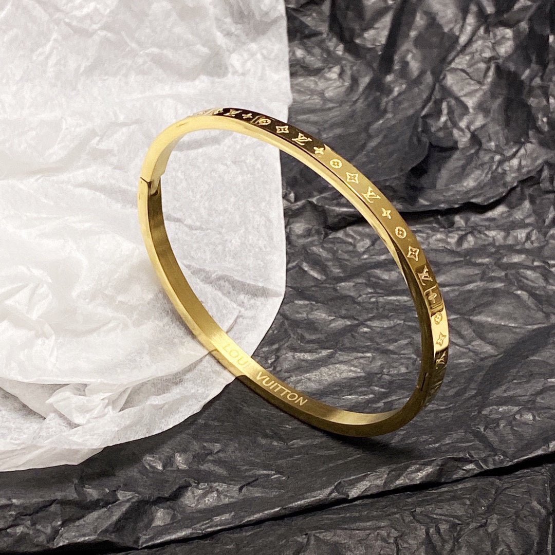 Louis Vuitton Vintage 18K Gold Bracelet product image 7, provided for visual reference and product detail review