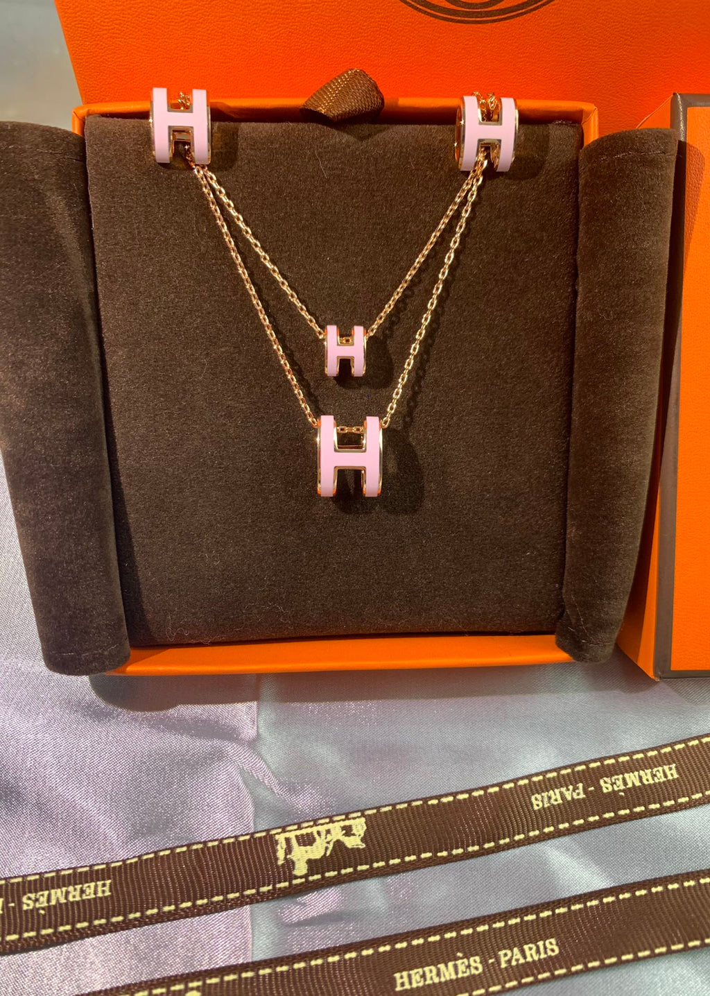 Hermes Mini Pop Pink 18K Gold Necklace product image 9, provided for visual reference and product detail review