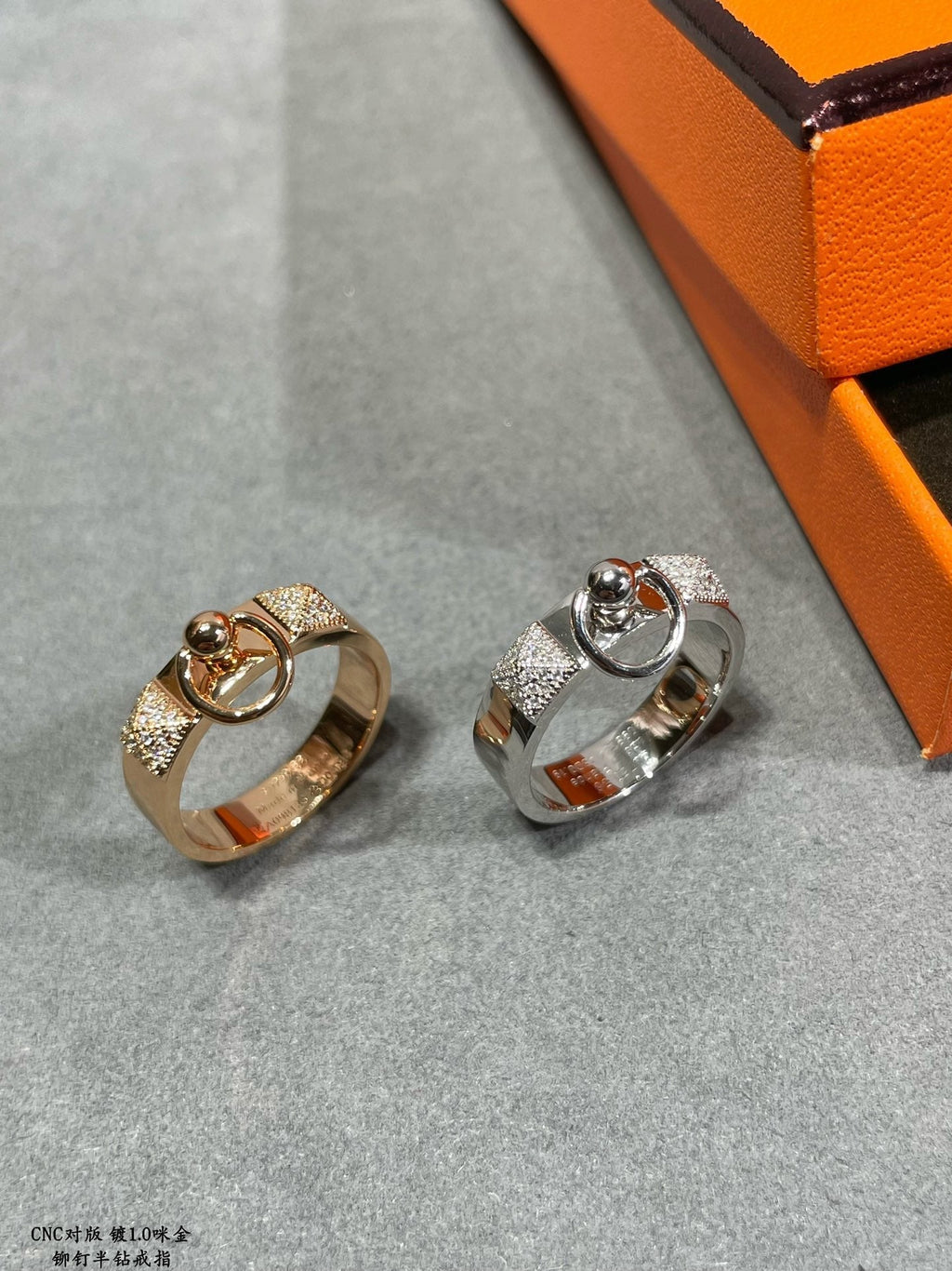 Hermes Collier De Chien Lock Diamonds 18K Gold Ring product image 3, provided for visual reference and product detail review